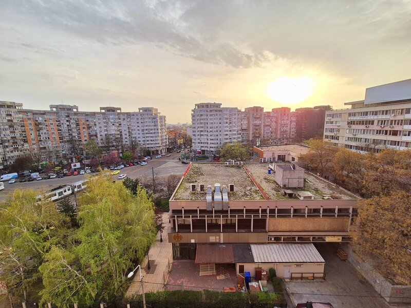 IANCULUI  intersectie   la  metrou  ,2 camere
