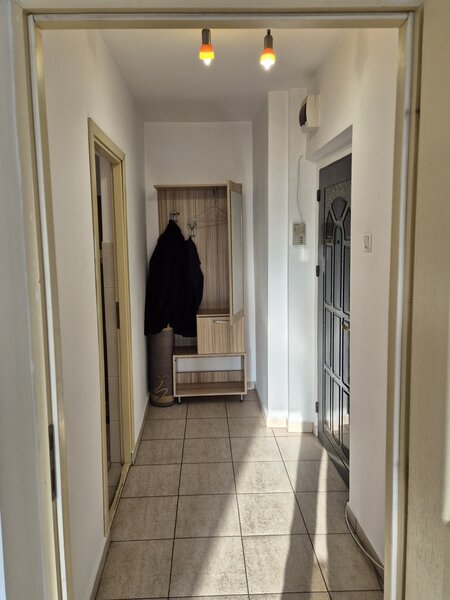 IANCULUI  intersectie   la  metrou  ,2 camere